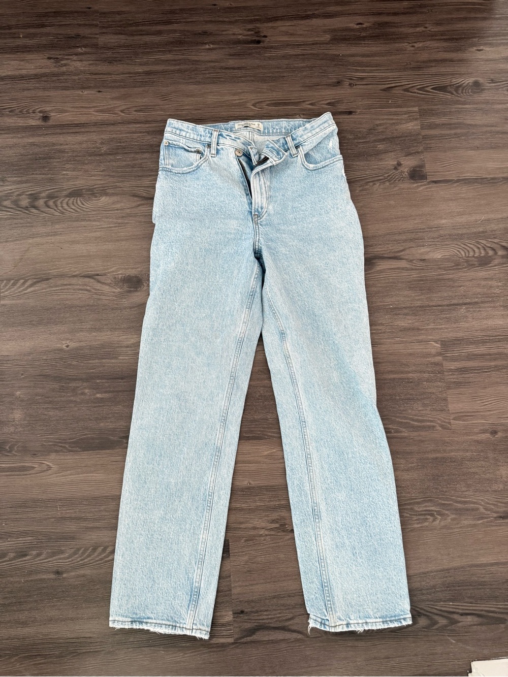 Abercrombie the 90s straight ultra high rise light wash jeans 28/6